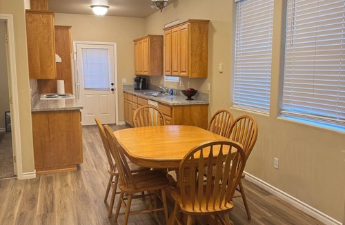 Corvallis House | 4-bedroom townhome in beautiful Corvallis close to OSU & Sunset Shopping Center