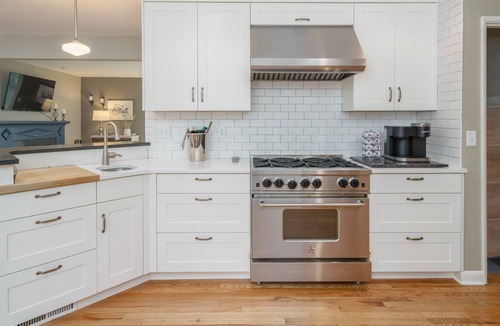 Cedar Hills House | 4 Bedroom West-Slope Garden Getaway, over the hill from Downtown Portland.