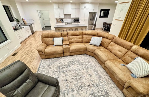 Rexburg House | 4 bedrooms & attached bathrooms, EV charge, water purifier, gas fireplace, games