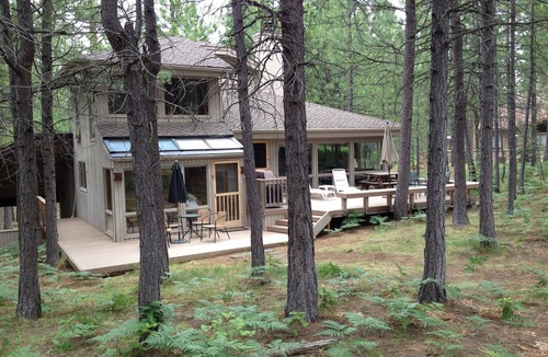 Black Butte Ranch House | 4 BR comfortable GM golf home - large lot on 12th fairway, private location