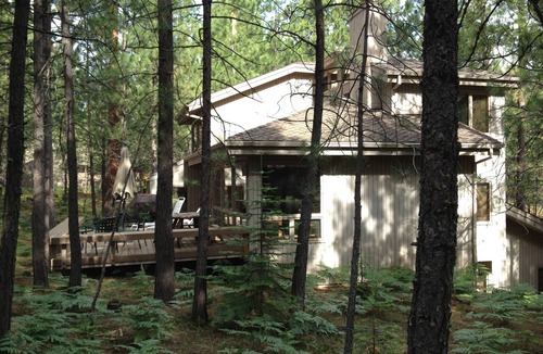 Black Butte Ranch House | 4 BR comfortable GM golf home - large lot on 12th fairway, private location