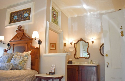 Historic Railroad District Bed & Breakfast | #4 Chaucer @ The McCall House Boutique Hotel