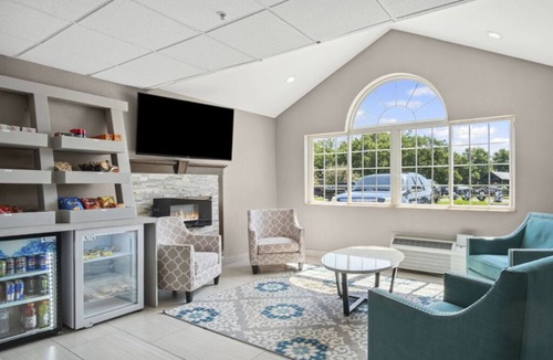 Blue Springs Hotel | 4 Inviting Suites Near Grain Valley Water Tower – Only 5 Miles Away