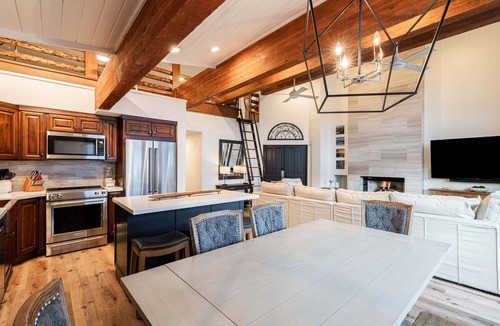 Deer Valley Condo | 4 Masters & 2 Hot tubs! BBQ - Perfect for large family!