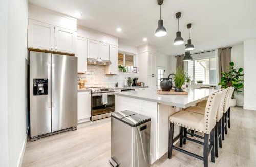 South Tacoma House | 4 Mi to Dtwn Modern Tacoma Home with Spacious Yard