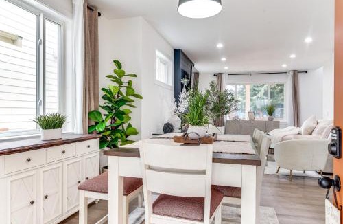 South Tacoma House | 4 Mi to Dtwn Modern Tacoma Home with Spacious Yard