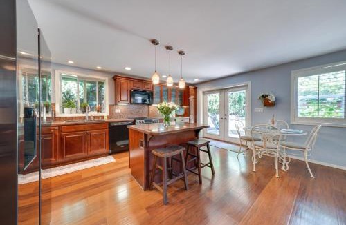 North Juanita House | 4 Mi to Waterfront & Wineries! Quiet Getaway