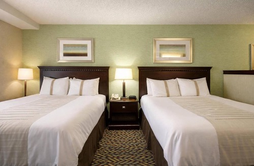 Devils Lake Hotel | 4 Pet-Friendly Accommodations near Lake Region Heritage Center | Free Parking