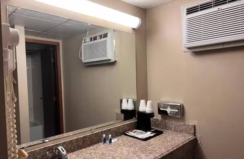 Devils Lake Hotel | 4 Restful Stays Perfect for Business & Group Trips, Near Local Dining