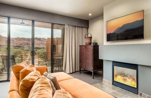 Ivins Villa | 4 Spacious Desert Oasis Rooms for Peaceful Days & Outdoor Adventures