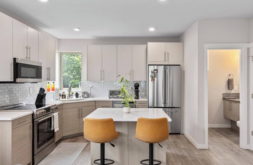 South Delridge House | 4 Square Escape Spacious, modern home with easy transit to downtown