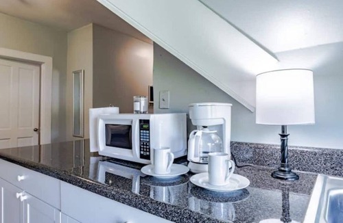 Mobile Apartment | 4 Units! Mins to Downtown&Dining - Dauphin Darling