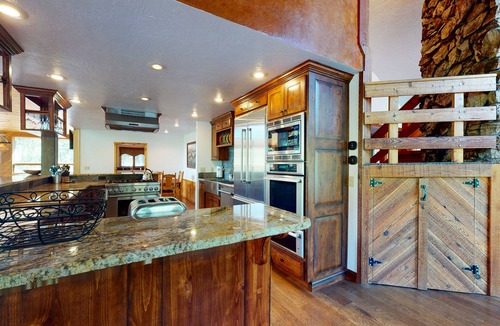 Ashton Cabin | 40-acre haven on the banks of the Fall River