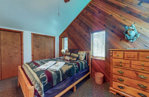Ashton Cabin | 40-acre haven on the banks of the Fall River