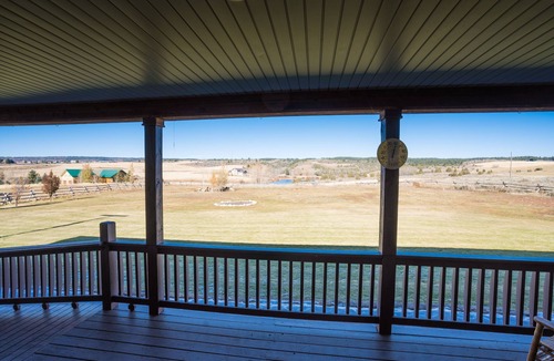 Ashton Cabin | 40 min from YNP! 18 Beds! New Bedding! Lots of parking! Sleeps 30+