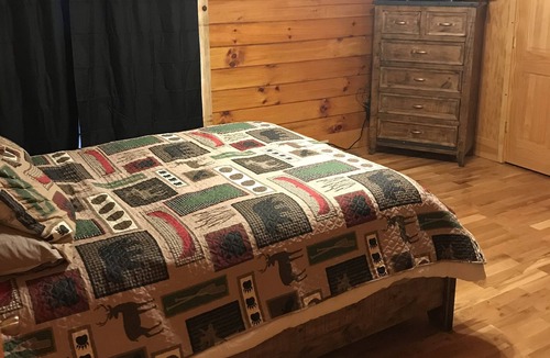 Waco Cabin | 4500 sq ft Secluded Log Cabin on 17 acres-sleeps 16+;Week stay 20% off