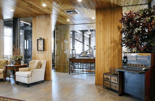 Jackson Hotel | 49er Inn & Suites