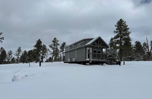 Williams Ski Chalet | 4A Cozy Chalet in Beautiful Williams with AC, Wi-Fi With Mountain View.