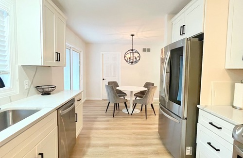 Shelby Township House | 4bd/2bh Entire home Updated. Near Beaumont hospital and shopping