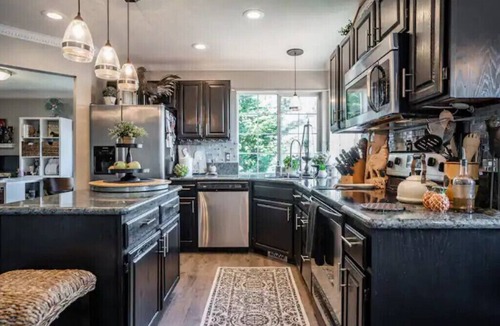 Lakewood House | 4bd Lakefront, w/hot tub, outdoor kitchen & dock