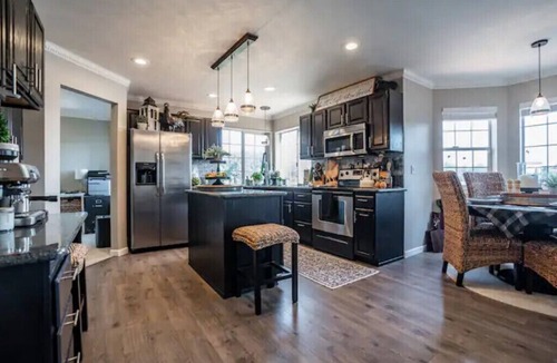Lakewood House | 4bd Lakefront, w/hot tub, outdoor kitchen & dock
