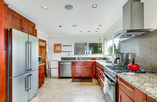 Seattle Metro Area House | 4bd w/Lake Views and Chef's Kitchen