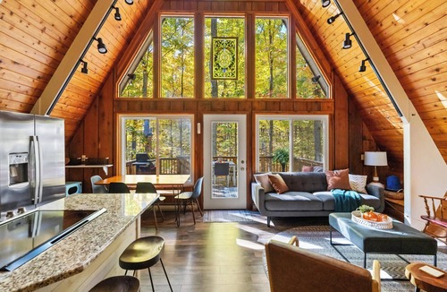 Bellaire House | 4BR A-Frame at Schuss Mtn | Torch Lake & Pool Access l Sleeps 11