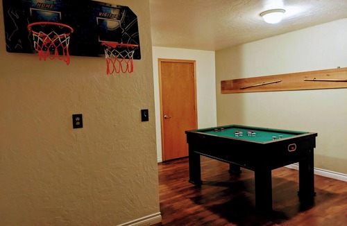 Mount Shasta House | 4BR Cabin in the Woods on 2.5 acres
