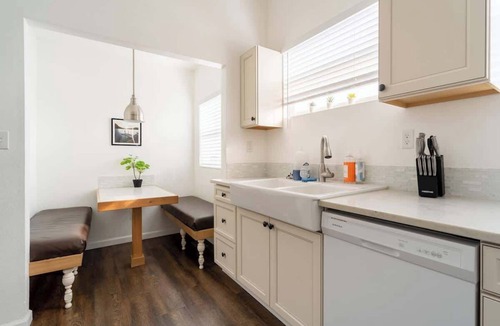 Hosford-Abernethy House | 4BR Sleeps 9 Spacious Home Walkable Area