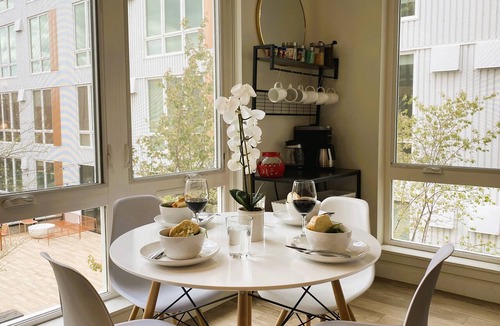 Riverside Apartment | 4th of July-Walk 2 Riverfront Park-Free Secured Parking! EV Charger