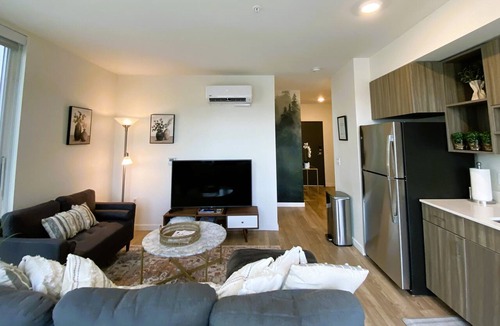 Riverside Apartment | 4th of July-Walk 2 Riverfront Park-Free Secured Parking! EV Charger