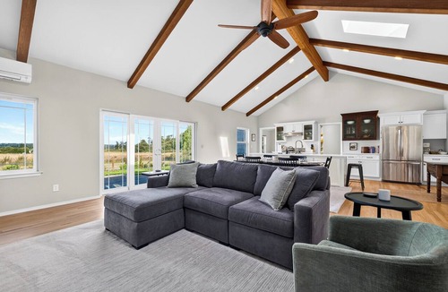 Coupeville House | 5-Acre Estate + Hot Tub | Firepit + Dining & Near Trails | Edgefield Farmhouse