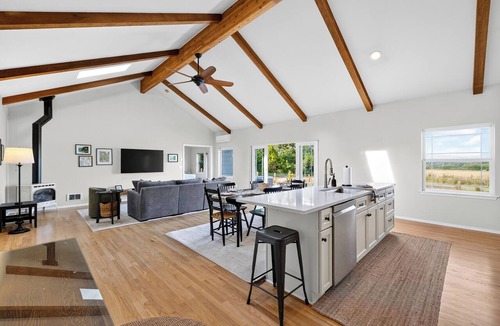Coupeville House | 5-Acre Estate + Hot Tub | Firepit + Dining & Near Trails | Edgefield Farmhouse