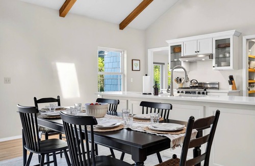 Coupeville House | 5-Acre Estate + Hot Tub | Firepit + Dining & Near Trails | Edgefield Farmhouse