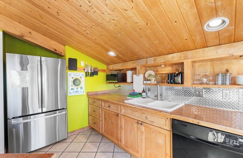 Belgrade House | 5 acres - Ponds - Trees - Views