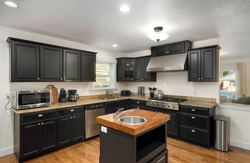Sunnyside House | 5 BD/3.5BA -Arcade-WFH Desks-Pool/Pingpong Table