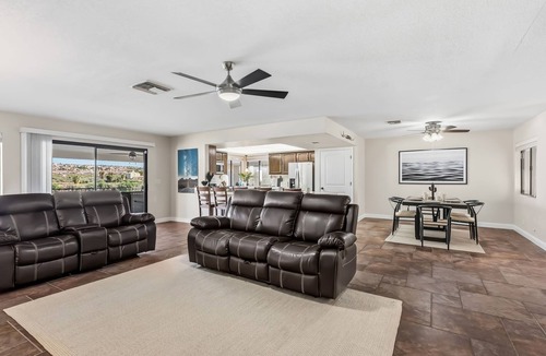 Holiday Shores House | 5 BDR Riverfront Home Escape in Bullhead City-Laughlin