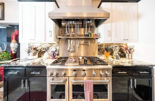 Riggins House | 5 bedroom, 3 bath house on Main St. across the street from The Riggins City Park