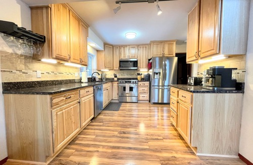 Sunriver House | ★5 Bedroom-4200sf Retreat- Near SHARC & Village - A/C - Hot Tub - SHARC passes ★