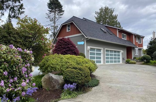 Suquamish House | 5-bedroom waterfront House with beach