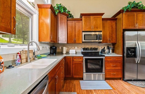 La Follette House | 5 BR 4.5 BA with a Stunning Lake View and Boat Slip