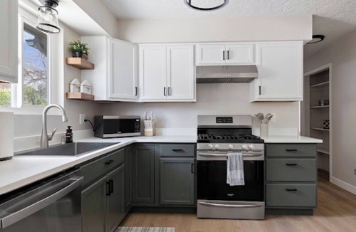Cedar City House | 5 BR Charming Home Near Temple/SUU with Game Room