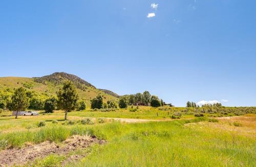 Swanlake House | 5 Mi to Devil Creek Reservoir: Idaho Farmhouse!