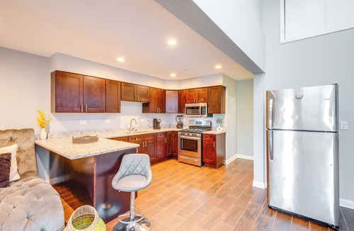 Ashburn Apartment | 5 Mi to Midway: Walkable Chicago Apartment