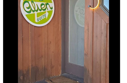 Yreka Apartment | 5 min from I-5 Modern Mountain View Alien Suite