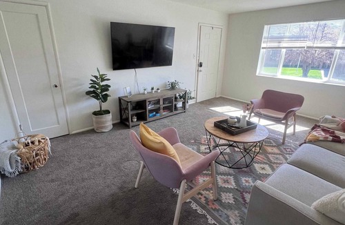 Bountiful Apartment | 5 Mins off i15, City Park, Pickleball Courts!