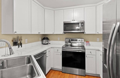 West Lake Stevens Condo | 5 minutes to the restaurants , shopping center and Lake!