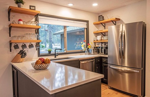 Sunriver House | 5 Wickiup - Hot Tub, Updated, Ping Pong, SHARC Passes, Bikes