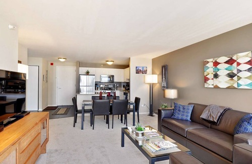 Downtown Chicago Apartment | 52nd Floor Penthouse with Skyline Views and Pool