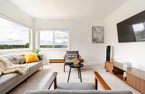 Rainier View Apartment | 5319 S Moore St, Seattle, Washington